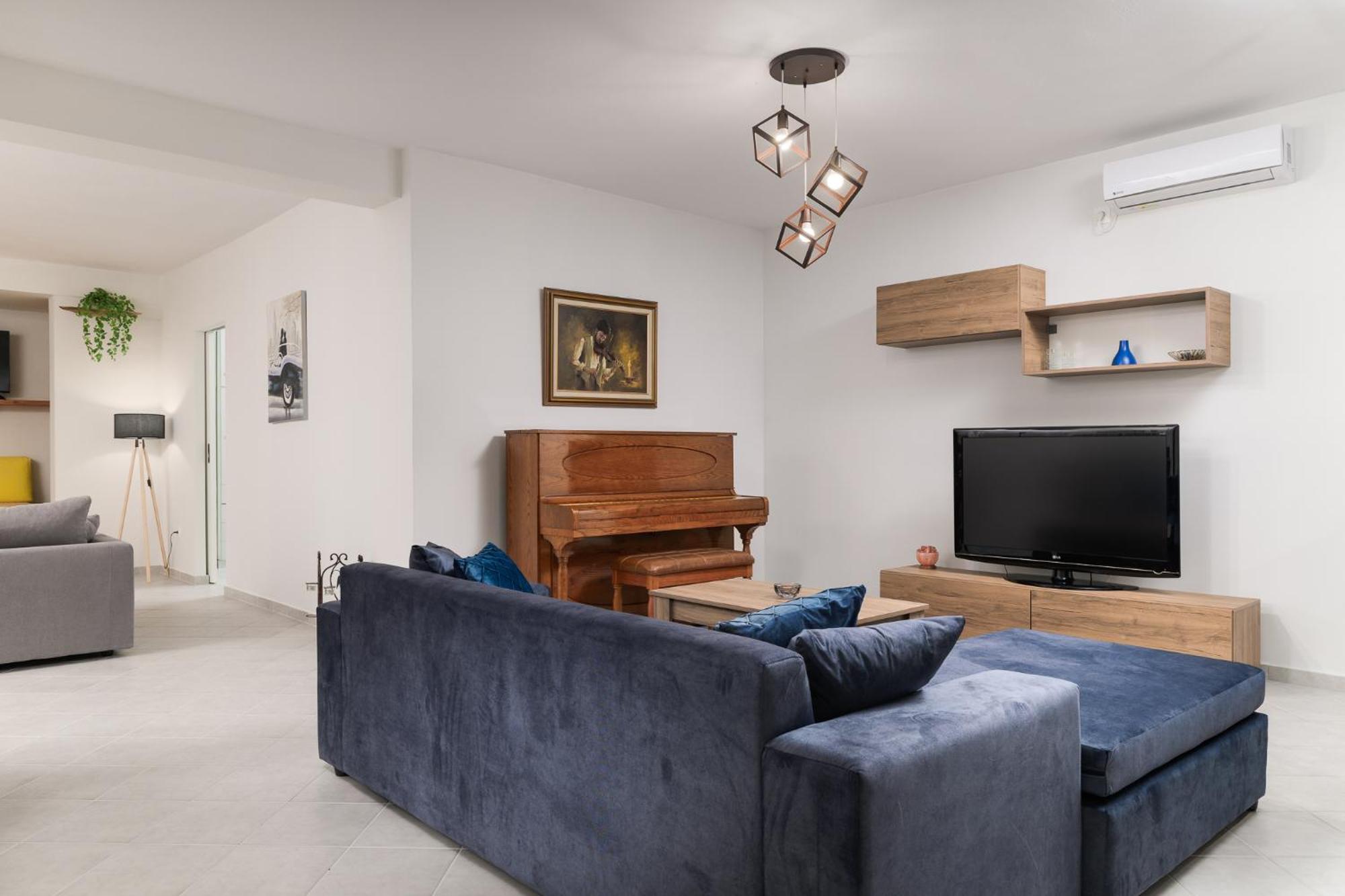 Domelia'S Luxury Apartments Near Airport & Beach 阿特米达 外观 照片